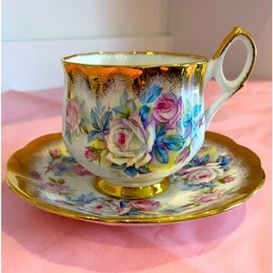 VTG Elizabethan Bone China Teacup and Saucer in Roses and Brushed Gold